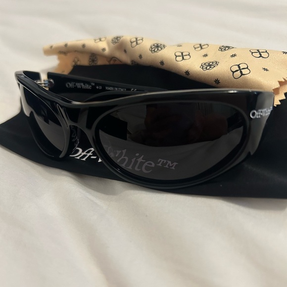 Black off-white Napoli sunglasses - Picture 3 of 5